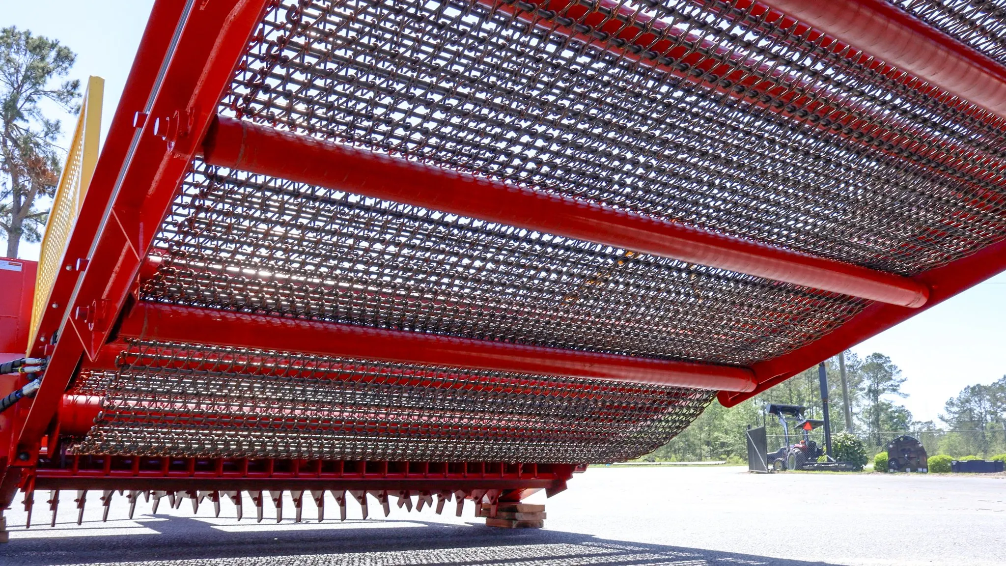 Close-up of the Rootster conveyor chain