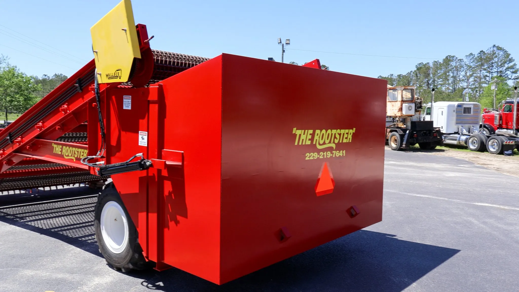 Close-up of the Rootster hopper